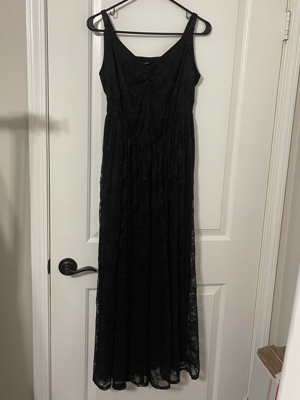 IT HAS POCKETS Black Lace Sleeveless Maxi Dress